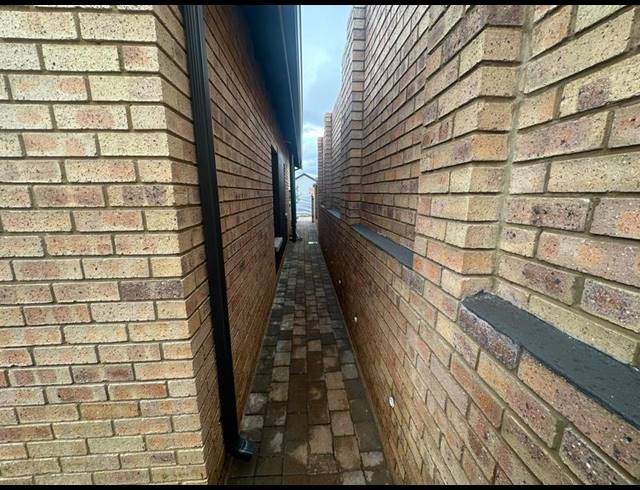 3 BEDROOM TOWNHOUSE FOR SALE IN AMBERFIELD